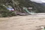 金沙江洪峰过境云南：214国道部分中断香格里拉多桥被冲毁