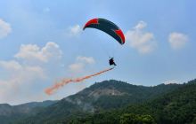 狮子峰滑翔伞飞行体验景点