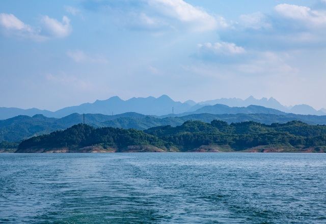 乡村地图 景点大全 湖北省景点大全 十堰市景点大全 >武当太极湖景区