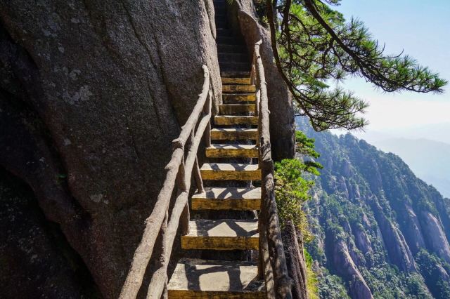 乡村地图 景点大全 安徽省景点大全 黄山市景点大全 >天都峰景区旅游