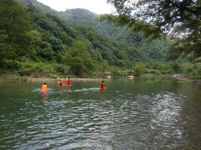 安徽省景点大全 池州市景点大全 石台县景点大全 >秋浦河怪潭漂流景区