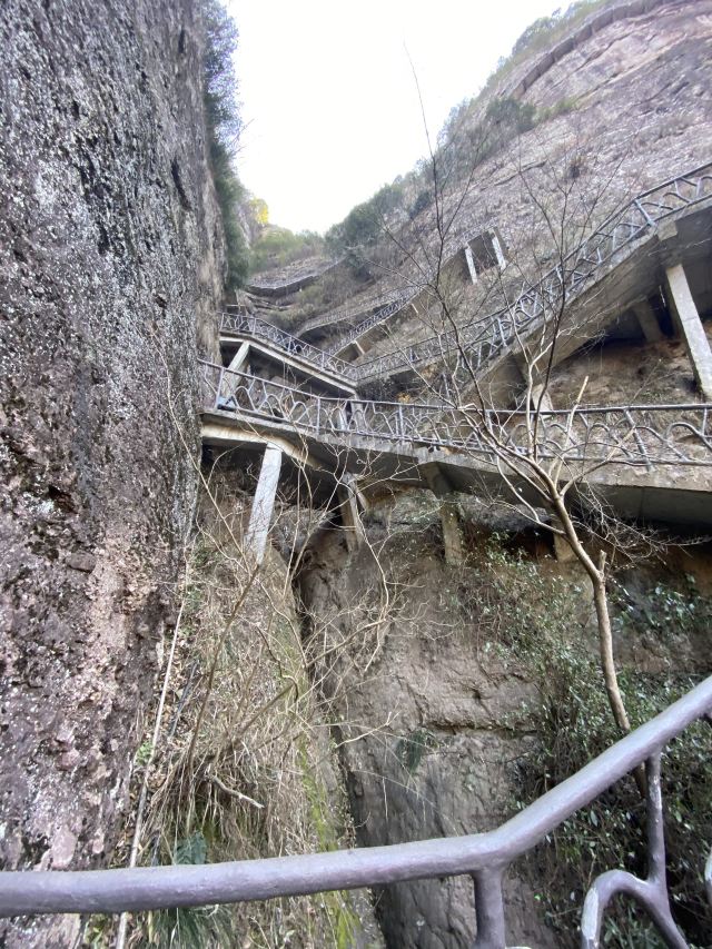 浙江省景点大全 绍兴市景点大全 新昌县景点大全 >穿岩十九峰景区旅游