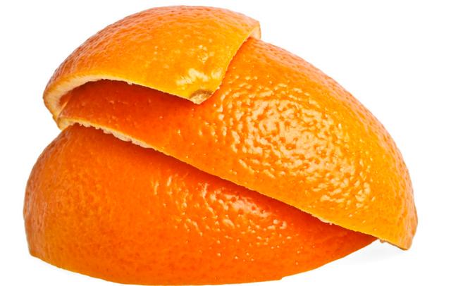 如果你在红糖袋子里放几片橙子皮,红糖就会保持松软,不会变硬.