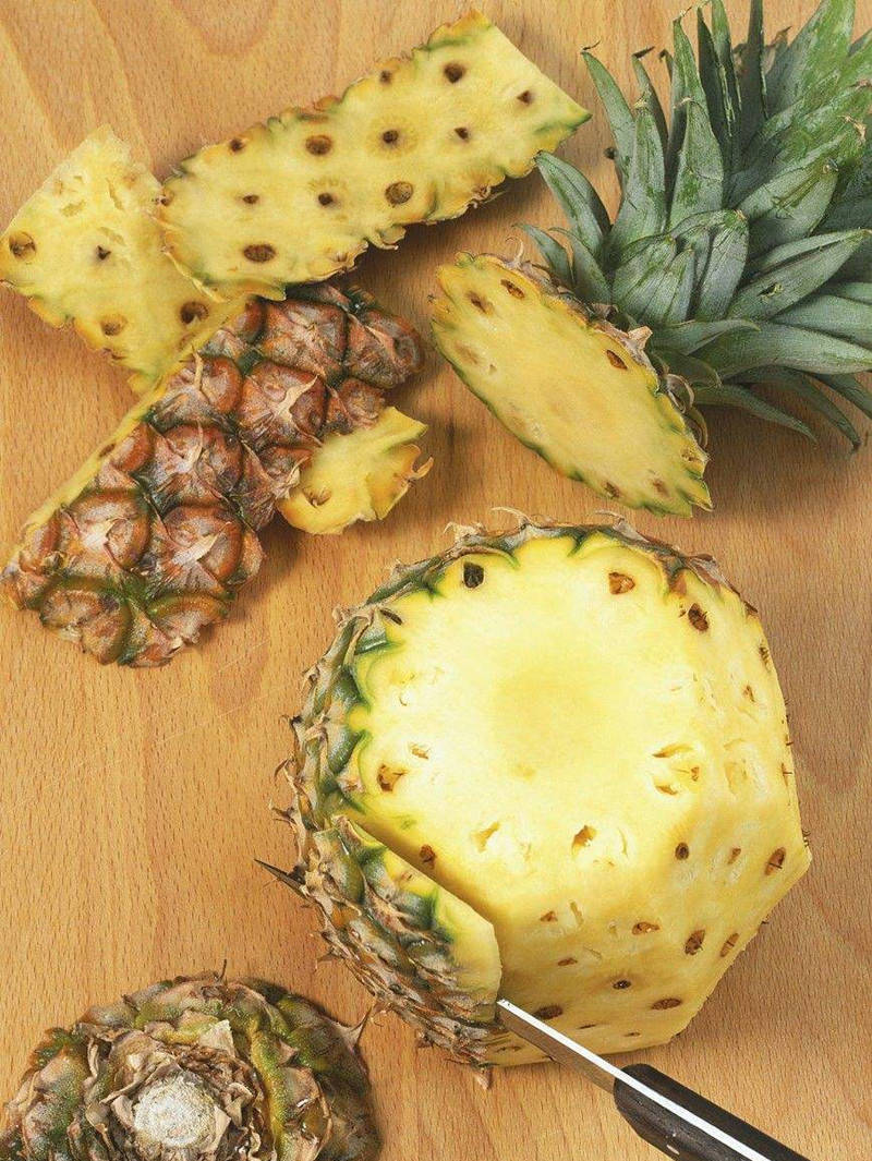 春天吃菠萝有助清肠胃 你会削菠萝皮吗?