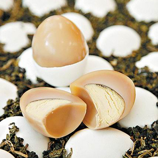 茶叶蛋 我家传统做法是鸡蛋煮熟了去蛋壳再煮.