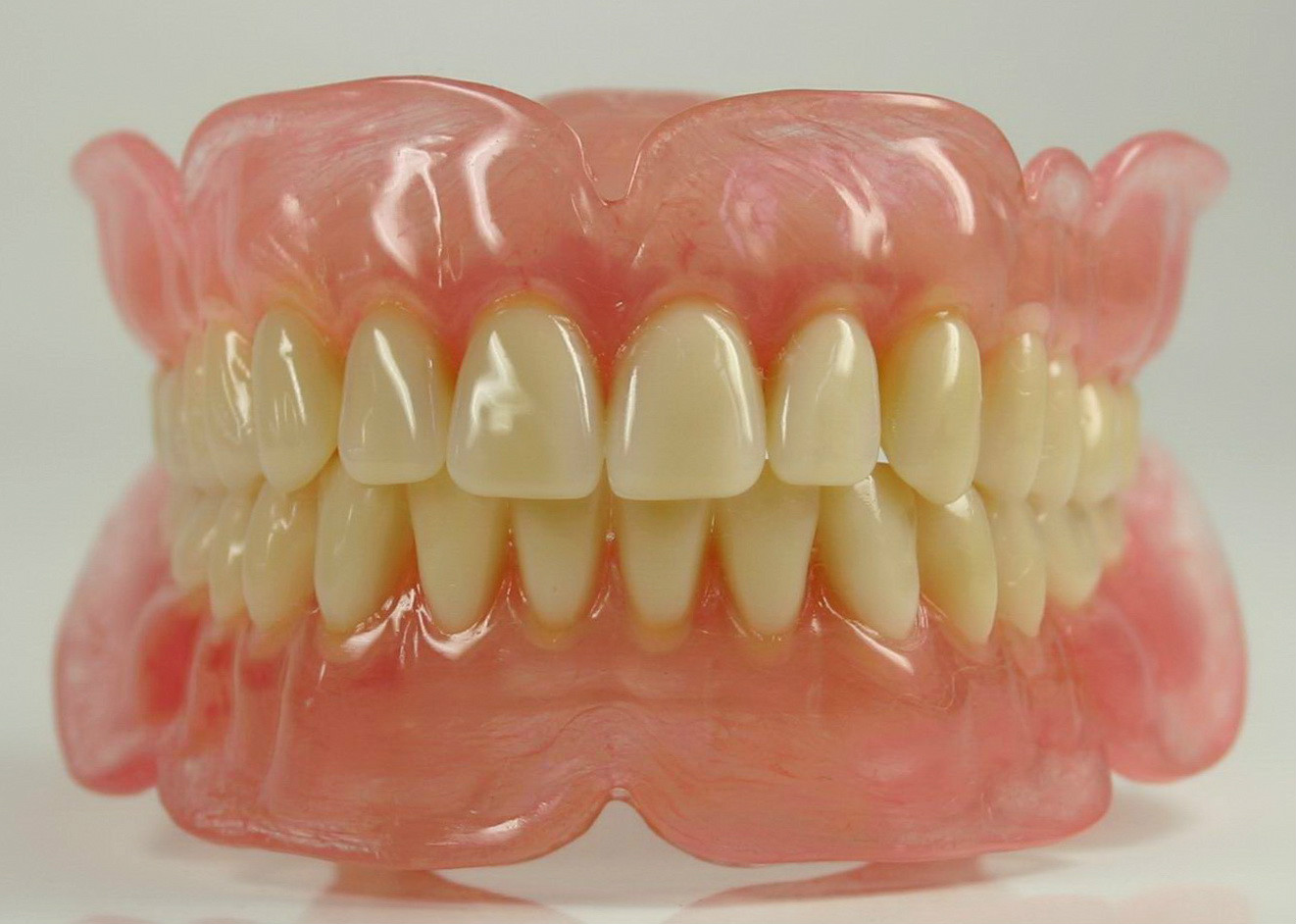 全口活动假牙，BPS吸附性义齿，全口种植牙哪个修复方式好？全口种植牙有哪几种技术？老年人种牙需要注意哪些问题？全口牙齿修复盘点！