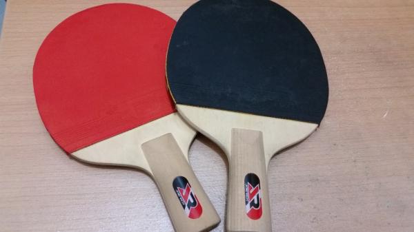 乒乓球拍垃圾_xcditu.com